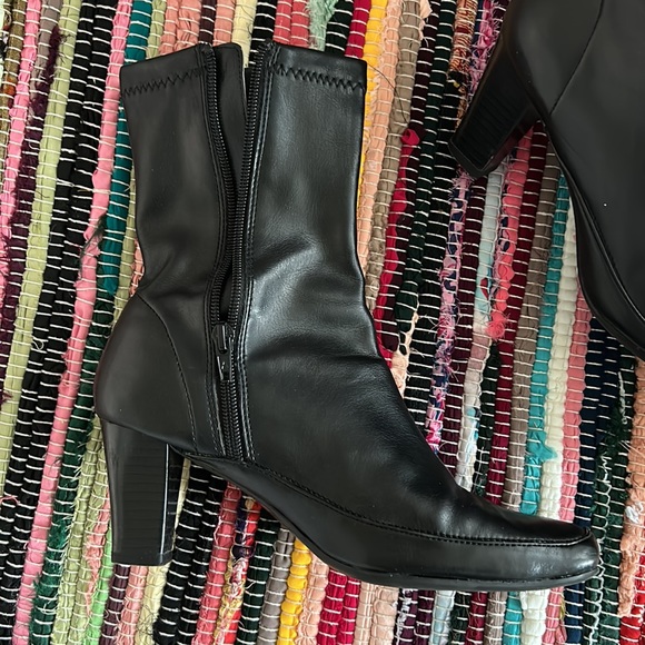 Boots ankle almost new used 2x size 6 nice pair - Picture 5 of 6